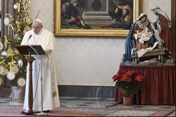 PapaFrancisco_Angelus_biblioteca_Epifania_6122021_VaticanMedia.jpg