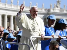 Papa Francisco chega à Praça de São Pedro para a Audiência Jubilar.