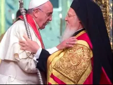 Papa Francisco com o Patriarca Bartolomeu em 2016.