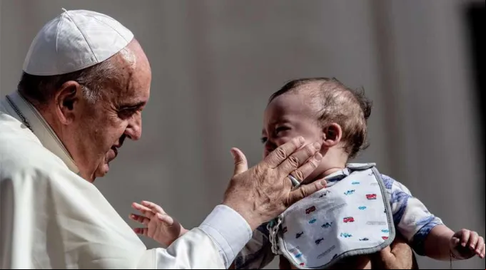 PapaFrancisco_BendiceNinYo_120619_DanielIbanYezACI.jpg ?? 