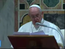 Papa Francisco na Sala Regia do Vaticano.