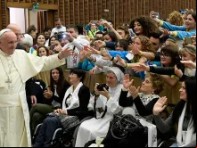 Papa Francisco em encontro com jovens voluntários do Serviço Civil Nacional italiano.