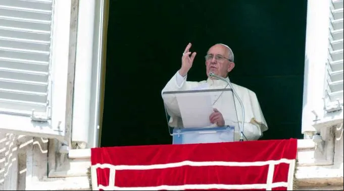 PapaFrancisco_LOsservatoreRomano_141215.jpg ?? 