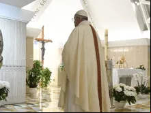 Imagem referencial. Papa Francisco em oração.