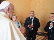 Papa Francisco com Pe. Pier Luigi Maccalli.