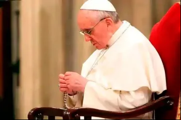 PapaFrancisco_Rosario_VaticanMedia_190522.jpg