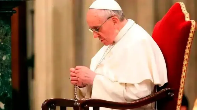 PapaFrancisco_Rosario_VaticanMedia_190522.jpg ?? 