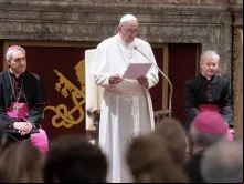 Papa Francisco na Sala Clementina do Vaticano.