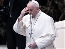 Imagem referencial. Papa Francisco em oração.