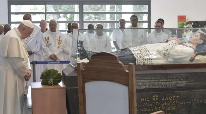 PapaFrancisco_TumbaBeatoLaval_Mauricio_090919_VaticanMedia.jpg ?? 