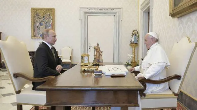 PapaFrancisco_VladimirPutin_040719_VaticanMedia.jpg ?? 