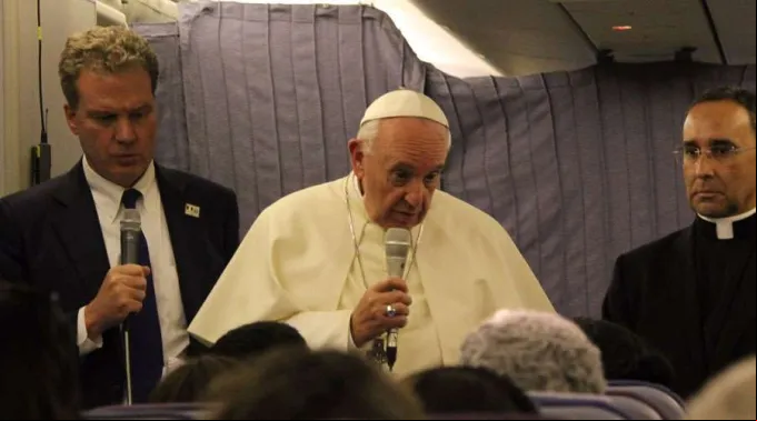 PapaFrancisco_avion_notaBarros_AlvarodeJuana_ACIPrensa_22012018.jpg ?? 