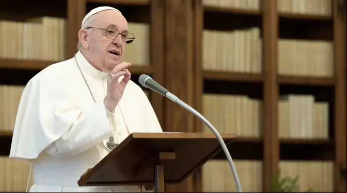 PapaFrancisco_biblioteca_17012021_VaticanMedia.jpg ?? 