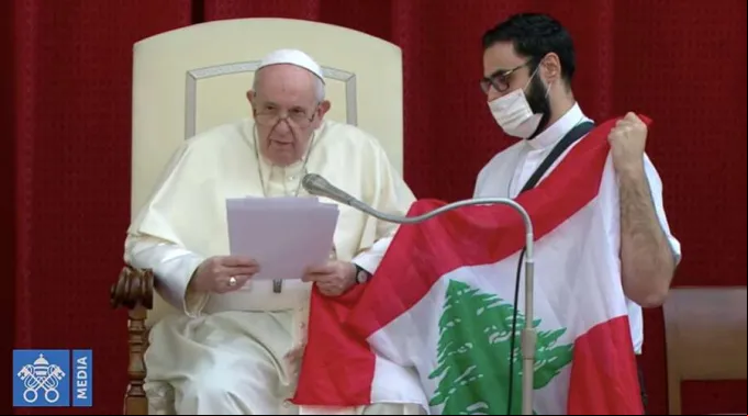 PapaFrancisco_llamadoAudiencia_BanderaLibano_CapturaVaticanMedia.jpg ?? 