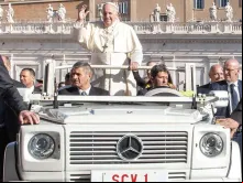Papa Francisco na Praça de São Pedro.