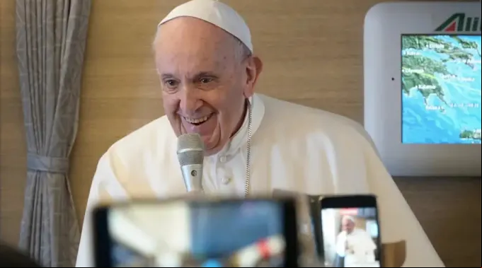 PapaFrancisco_ruedaprensa_avion_05032021_ColmFlynn_AciPrensa.jpg ?? 