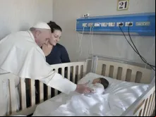 Imagem referencial. Papa Francisco em visita ao hospital Bambino Gesù em 2018.