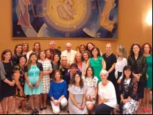 Papa Francisco e o grupo de mulheres de Toledo.