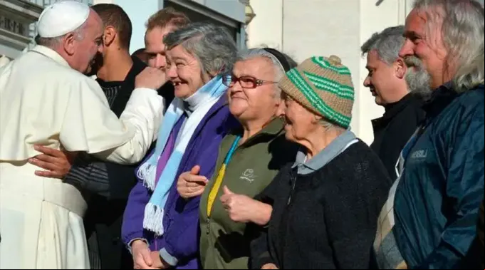 PapaFranciso_PersonasPobresSinTecho_VaticanMedia_171119.jpg ?? 