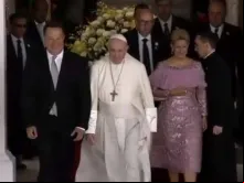 Papa Francisco com o presidente do Panamá e a primeira dama.