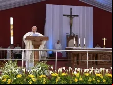 Papa pronuncia a homilia na Missa.