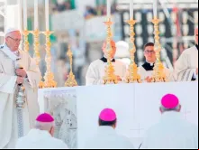 Papa durante a Missa em Molfetta.