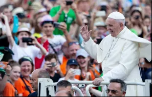 Papa durante seu encontro com os coroinhas.