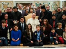 O Papa Francisco com o Patriarca siro-católico e alguns outros fiéis no Vaticano