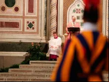 Papa pronuncia a homilia durante a Missa 