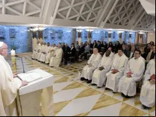 Papa pronuncia a homilia na missa.