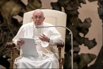 PapaSerioAulaPabloVI_VaticanMedia.jpg