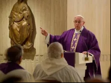 Papa durante a Missa na Casa Santa Marta.