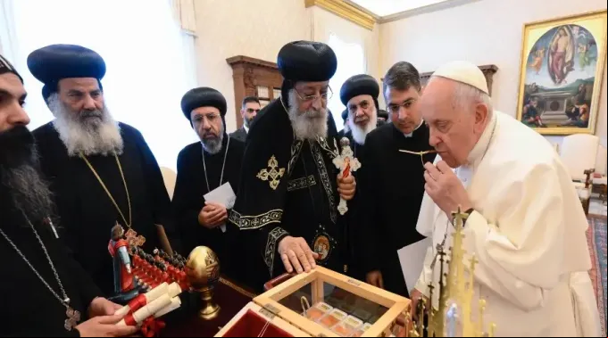 PapaTawadros_Reliquia_VaticanMedia.jpg ?? 