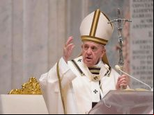 Papa Francisco presidindo a Vigília Pascal 2020 na Basílica de São Pedro