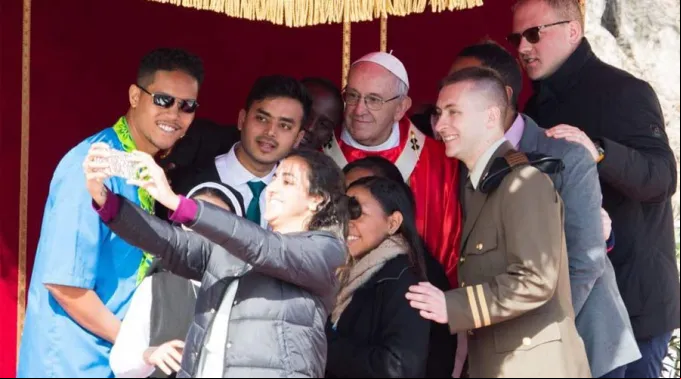 PapaYJovenesYRamos2018Selfie.jpg ?? 