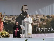 Papa no encontro com os fiéis.