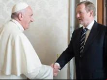 Papa saúda o Presidente da Irlanda.