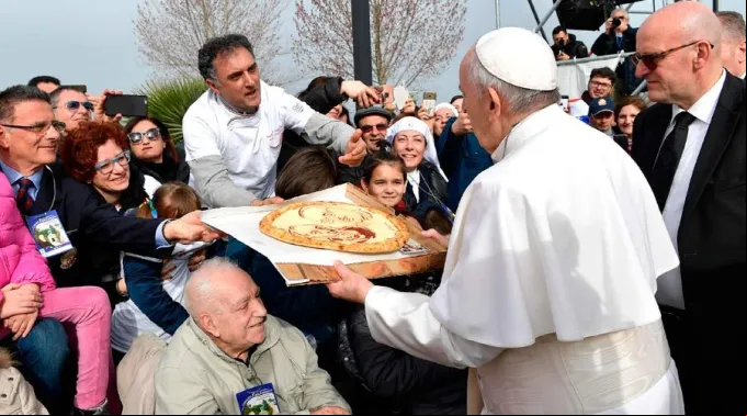 PapaYpzzaYPadrepioanciano17mar18.jpg ?? 