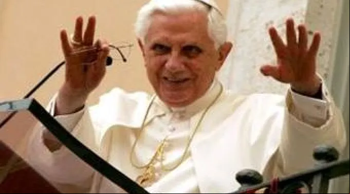 Papa_Benedicto_alegre.jpg ?? 