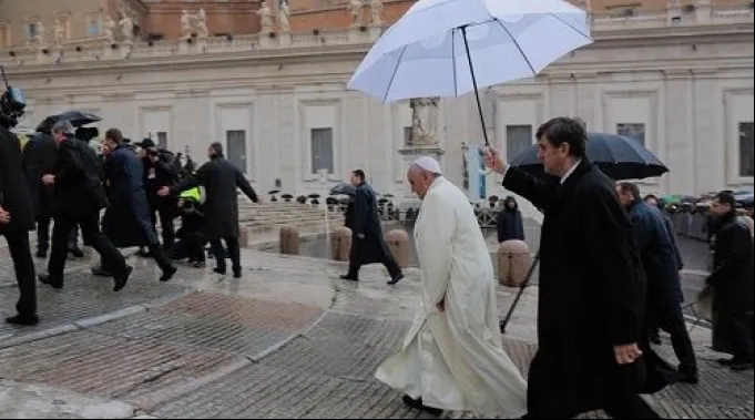 Papa_Francisco_lluvia.jpg ?? 