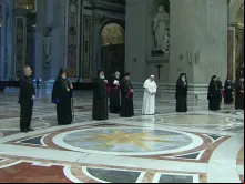 Papa Francisco reza com líderes cristãos do Líbano.