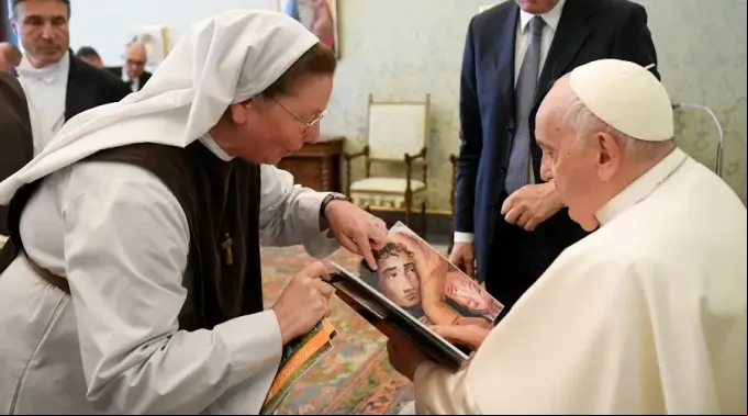 Papa_audiencia_vaticano_monjita.jpg ?? 