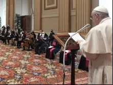 Papa Francisco perante o Corpo Diplomático do Vaticano.
