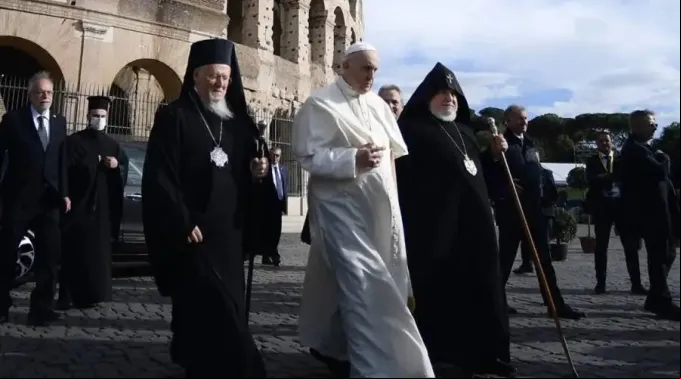 Papa_encuentro_Coliseo.jpg ?? 