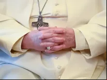 O Papa reza