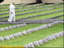 Papa Francisco no cemitério militar da Redipuglia.