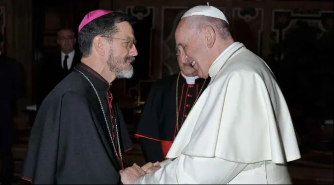 PapatelefonaBispodePemba.jpg ?? 
