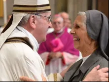 Papa Francisco e sua prima religiosa, Ir. Ana Rosa. Crédito: Vatican Media