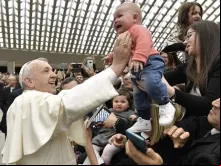 Papa Francisco durante um encontro.