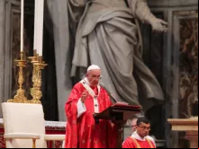 Papa Francisco na missa de Pentecostes hoje na Basílica de São Pedro.  Foto Petrik Bohumil